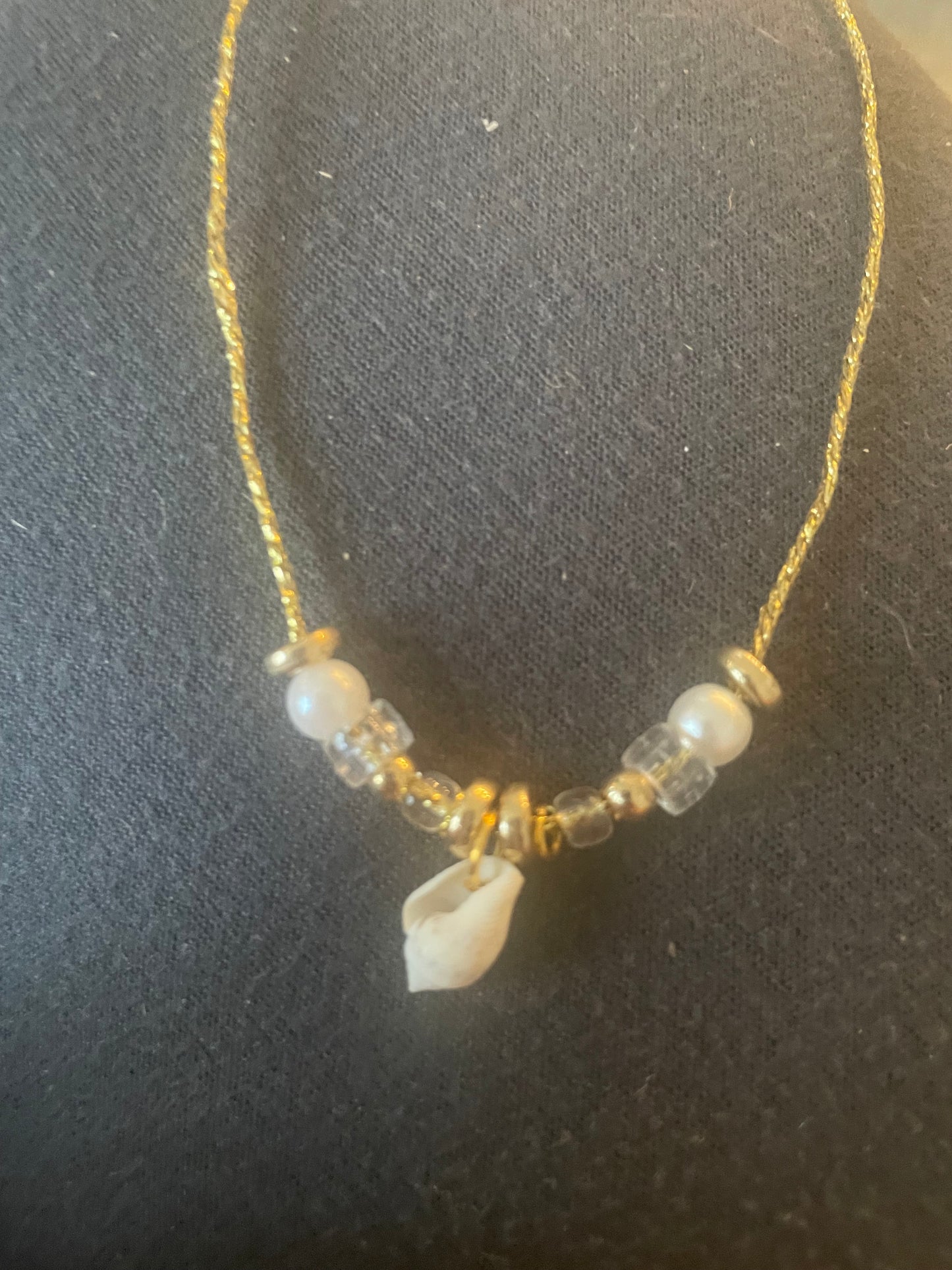 White & gold seashell necklace