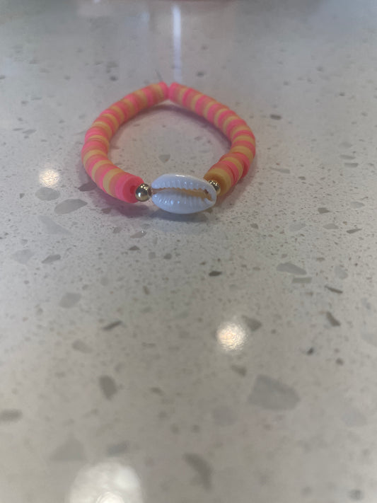 Preppy summer bracelet with seashell